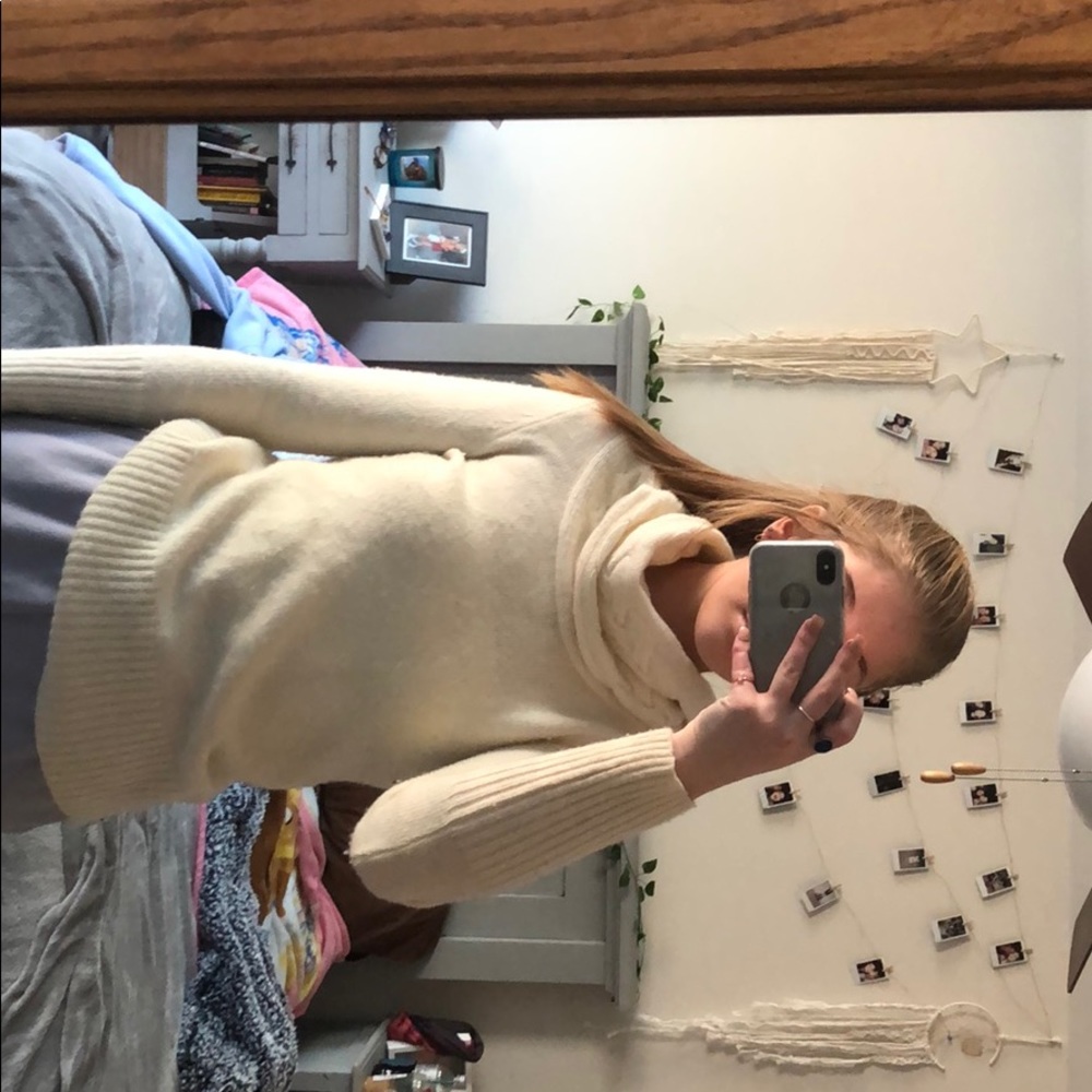 creme banana republic turtle neck